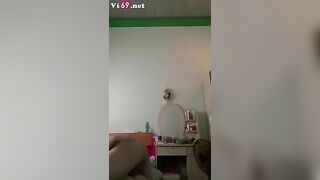Địt gái dâm từ ngoài vườn vào trong nhà mông to lồn múp dâm đãng kích thích