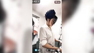 Idol mới trả kèo đi tắm lộ vú