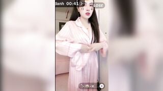 Không mặc giáp trong trả kèo lộ cả khe bướm