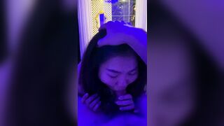 bé nữ sinh lần đầu bú cu