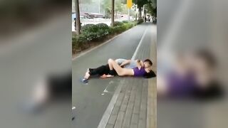 Địt nhau giữa đường cho người lạ xem nứng là trỗ nào cũng địt