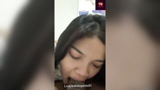 Loạn luân e học sinh vừa đi học về k kịp cởi đồ đã vào phòng bú cu anh họ