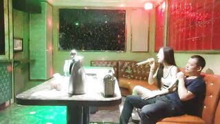 Đặt cam quay lén bú cu địt nhau mạnh bạo cùng e nhân viên Karaoke xinh đẹp
