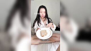 Bữa sáng dinh dưỡng bánh mì chấm tinh trùng tươi ngon cùng Oshiximiya