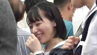 Cưỡng híp tập thể e học sinh xinh đẹp trên tàu điện ngầm
