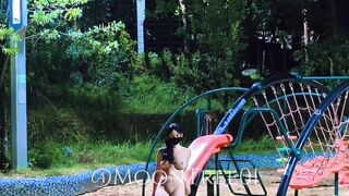 Lộ clip hậu trường mẫu chụp ảnh khỏa thân ở công viên