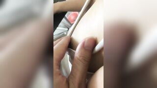 em đang làm việc mà anh cứ nâm mê làm em sướng