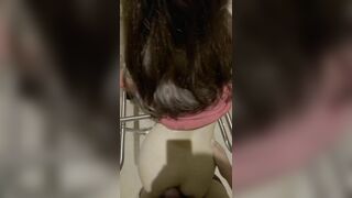 đổi gió cùng bé ny nhí nhảnh ở WC khuyết tật TTTM