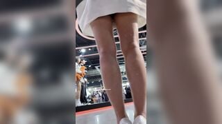 quay lén dưới váy máy em PGA trong sự kiện ra mắt xe - phần 3