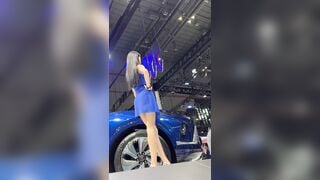 quay lén dưới váy máy em PGA trong sự kiện ra mắt xe - phần 10
