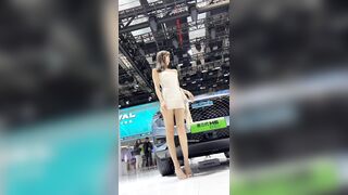 quay lén dưới váy máy em PGA trong sự kiện ra mắt xe - phần 23 2