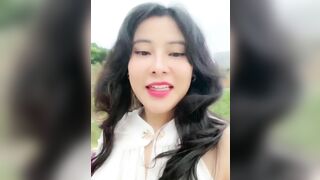 Con đĩ Hà My public tại đà lạc nơi đông người