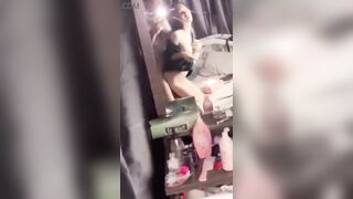 Địt em sinh viên quân đội Thái Lan dâm vú to lồn ngon nhiều nước