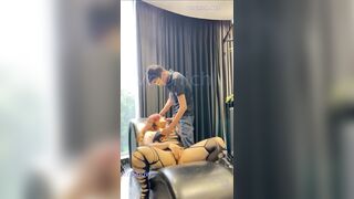 Quen được máy bay dâm dãng chubby xôi thịt liền rủ ông bạn thân đến cùng thưởng thức
