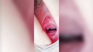 Cái lỗ lồn hồng hào đang thèm cặc muốn uống tinh dâm đãng chảy nước