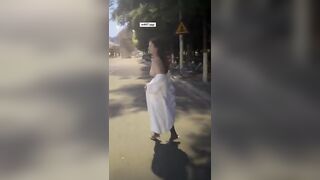Em rau khoe hàng ở ngoài đường phố dâm đãng kích thích dâm đãng