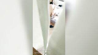 Con trai bất hiếu thấy mẹ nó bị 2 người chú em của ba nó địt mẹ nó mà nó cứ quay phim