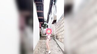 Ra đường khoe lồn cho người lạ nhìn, chỉ có bên TQ