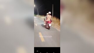 Public cho người lạ chở