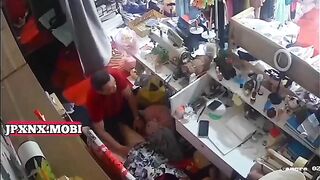 Bú lồn địt chủ shop hàng ngon dâm đãng kích thích bắn tinh vào lồn