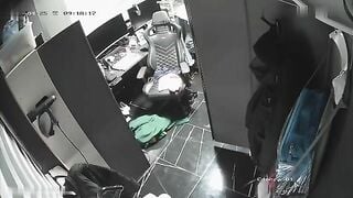 Quay lén trong phòng ngủ của em gái xinh thay quần áo vú to lồn ngon mông bự