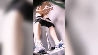 quay lén wc phòng gym ai ngờ trúng bé cực phẩm