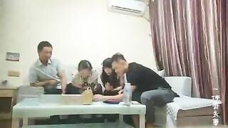 Chơi bài thua thế là bị địt tập thể thác loạn dâm đãng kích thích siêu dâm