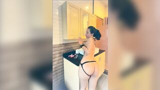 Bạn thân gửi clip thủ dâm vì quá nứng
