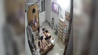 Bà dì nứng lồn thằng cháu dở váy vỗ mông bẹt bẹt nhưng không phản ứng gì