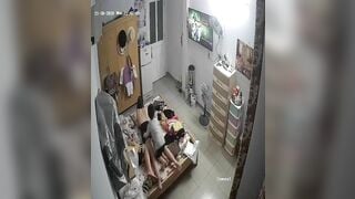 Bà dì nứng lồn thằng cháu dở váy vỗ mông bẹt bẹt nhưng không phản ứng gì