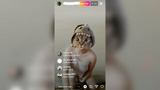 Nhân lúc bố mẹ ra ngoài live khoe vú