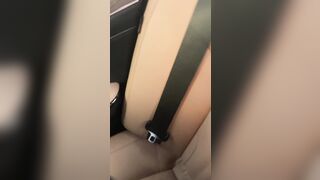 đón cô em họ lớp 10 dưới quê lên chơi anh lại gạ chịch luôn trên xe