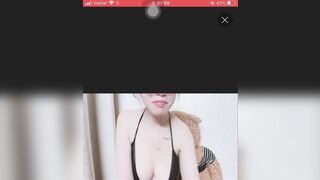 Em gái trắng hồng show trên live p1