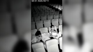 Dẫn 2 con bạn thân đi xem phim vùa sờ lồn bóp vú 2 đứa sướng hết người