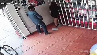 Thằng biến thái ra đường sục cặc bắn tinh vào người lạ bị cam quay lại