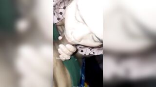CHị vợ liếm lỗ đầu buồi em rể rất kỹ