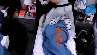 Mấy con đĩ dâm dí lồn múp vào mặt người lạ dâm đãng