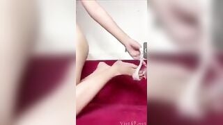 Em gái mới lớn đá biết khoe hàng thủ dâm kiếm tiền