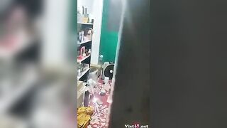 Quay lén thằng anh em rủ gái về phòng trọ địt rồi gửi cho bạn gái nó