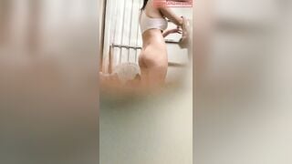 Quay lén con em Họ Đi Tắm, Hàng ngon ko mặc quần lót còn thủ dâm
