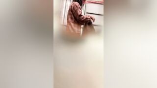 Quay lén con em Họ Đi Tắm, Hàng ngon ko mặc quần lót còn thủ dâm