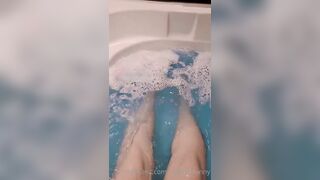 Gái dâm chubby vú to lồn múp khoe hàng thủ dâm bú con cặc giả dâm đãng