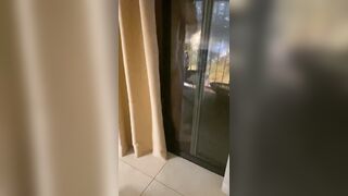 cặp đôi pulic ở ban công bị phát hiện