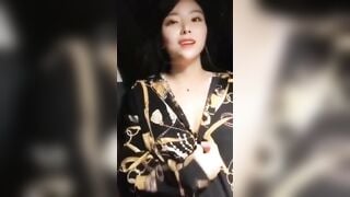 Gái dâm khoe vú to lồn múp dâm đãng trêm ô tô dâm đãng