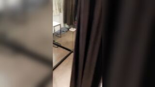 Vào phòng thay đồ shop quần áo gạ em gái dâm bú mút con cặc sướng vkl