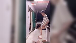 Nửa đêm Gạ e Người Yêu ra Ban Công Bú Cu rên rỉ To Vl bị phát hiện và cái kết