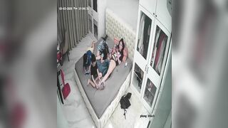 Bà dì khát tình thiếu thốn để cho cháu ngắm và sờ mép lồn của mình