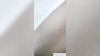 Cho bé e họ mượn điện thoại nằm chơi xíu là e cho a sờ lồn địt thoải mái