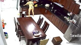Hack cam vô tình thấy chị gái ở nhà một mình nứng lồn thủ dâm