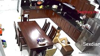 Hack cam vô tình thấy chị gái ở nhà một mình nứng lồn thủ dâm